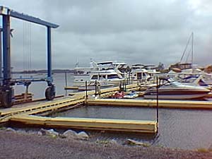 dock2.JPG (19478 bytes)